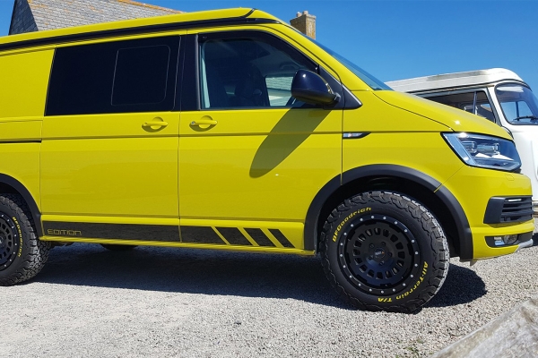 8x17 ET40 Twin-Monotube-Projekt-AT1 Alufelge in schwarz für VW T5
